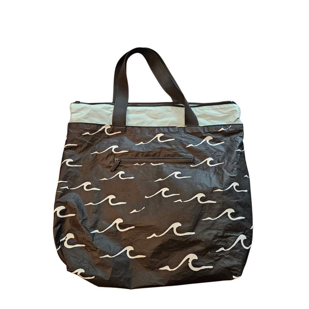ALOHA Collection Seaside Day Tripper Tote Bag White on Black Waves Splash-Proof - Picture 4 of 5